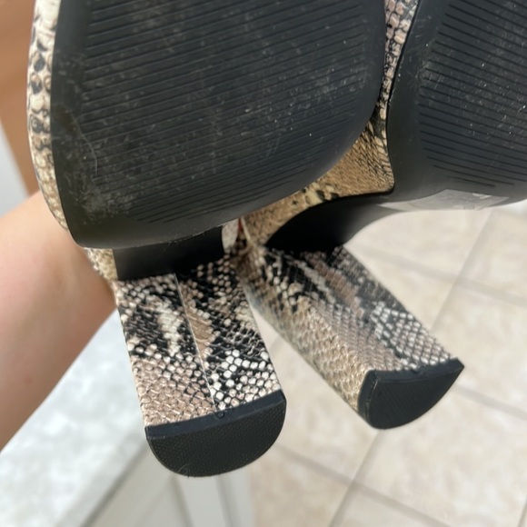 NEW Reptile Print Mules - Picture 10 of 13